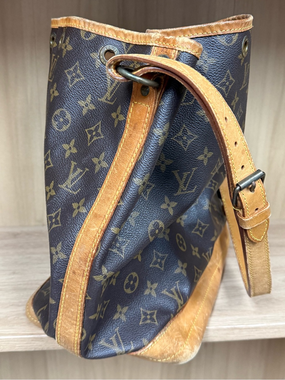 Louis Vuitton Monogram Canvas Brown Tan Bucket Tote - Picture 4 of 8